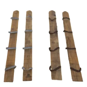 Échelles en bois avec cordes